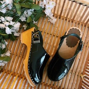 Girls Hanna Andersson Black Clogs sz 31